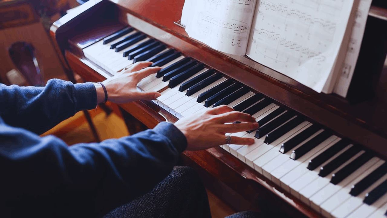 How to Play the Piano Online - Discover How
