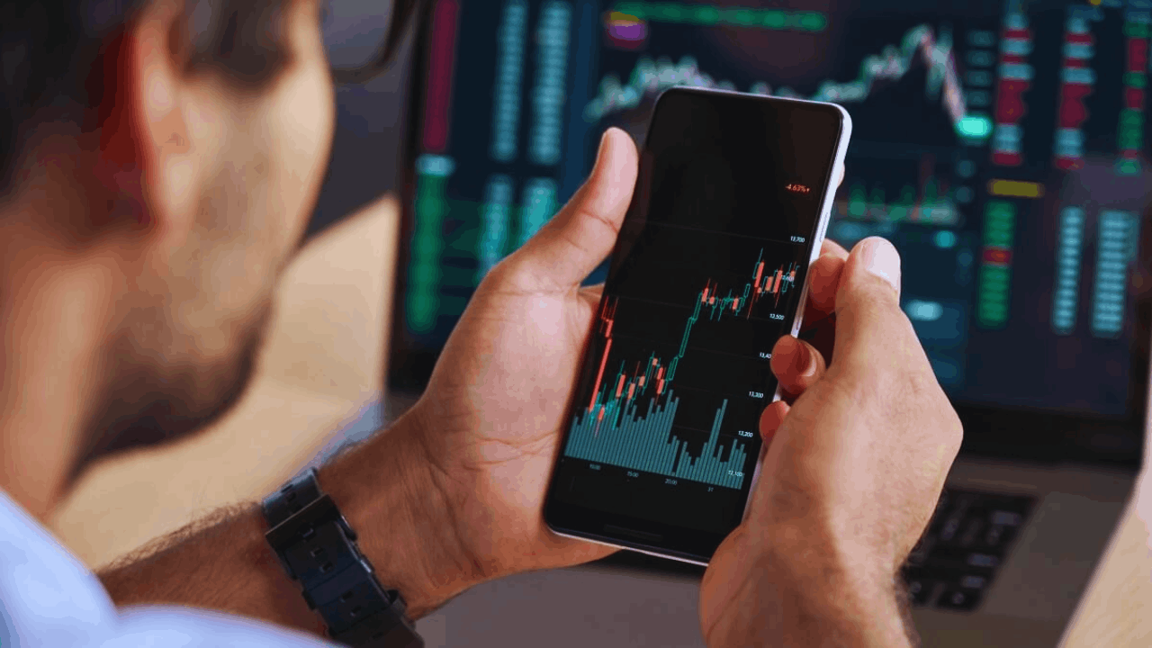 Discover How to Invest Spare Change with Micro-Investment Apps
