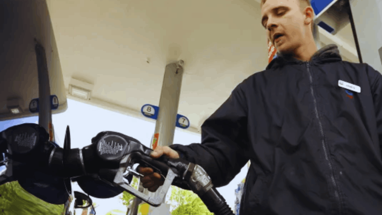 Gas Station Attendants – Discover How to Find Online