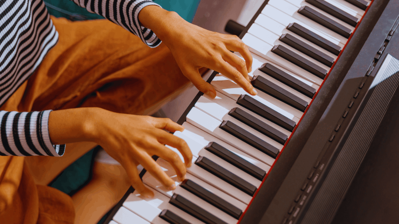How to Play the Piano Online - Discover How