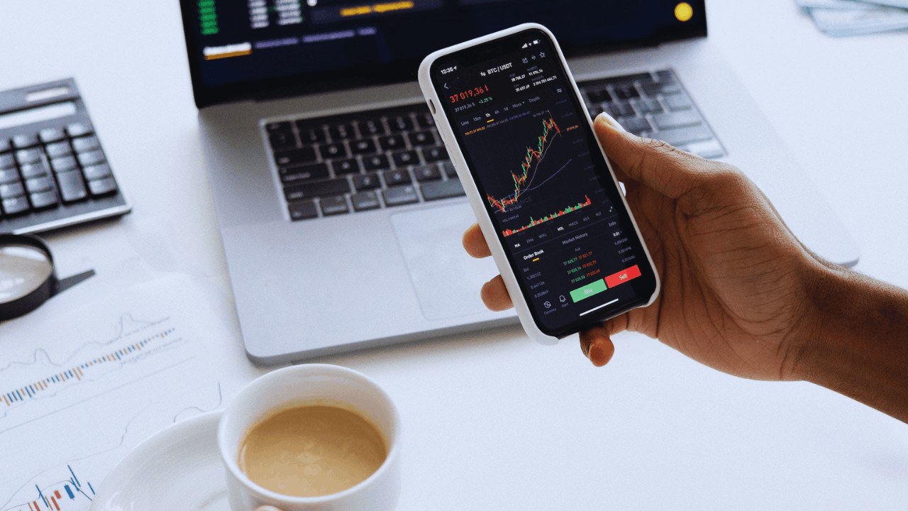 Discover How to Invest Spare Change with Micro-Investment Apps