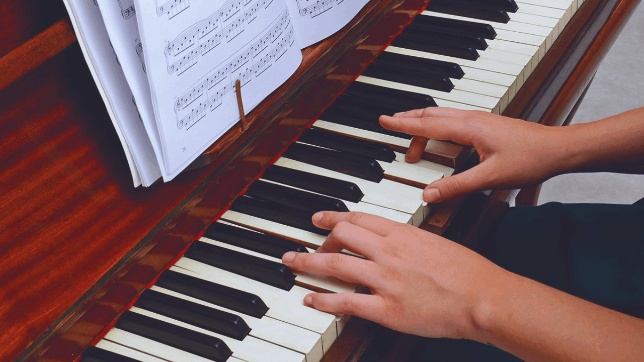 How to Play the Piano Online - Discover How